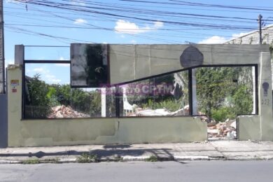 Terrenos sendo limpos para implantação da estação Dutra em Guarulhos