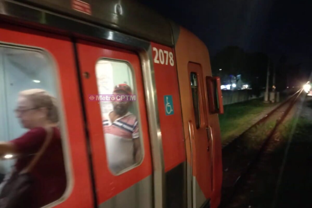 Trem da Série 2070 de volta à Linha 12-Safira