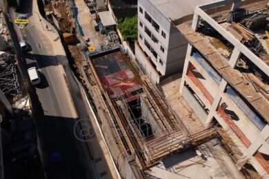 Acesso ao lado do prédio técnico