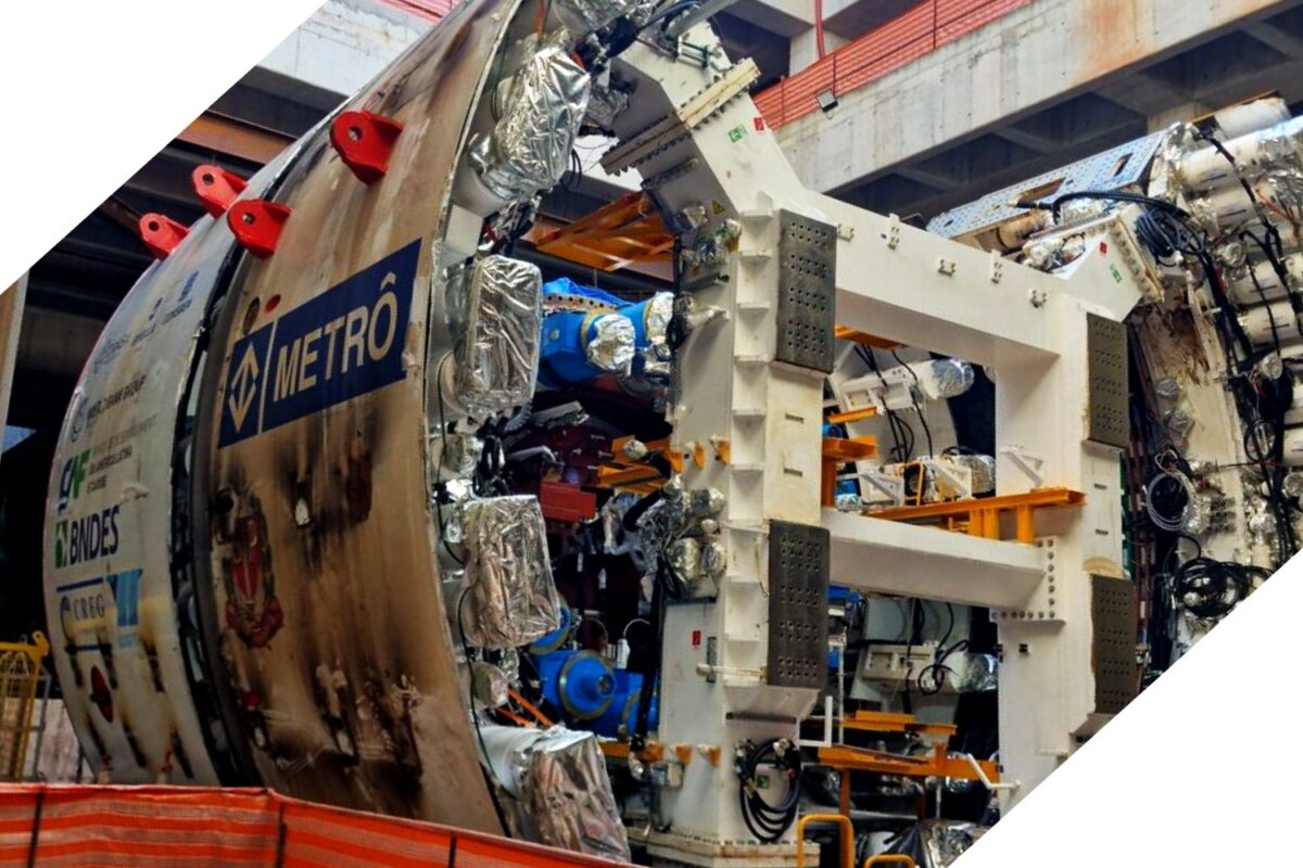 Couraça da tuneladora começa a tomar forma