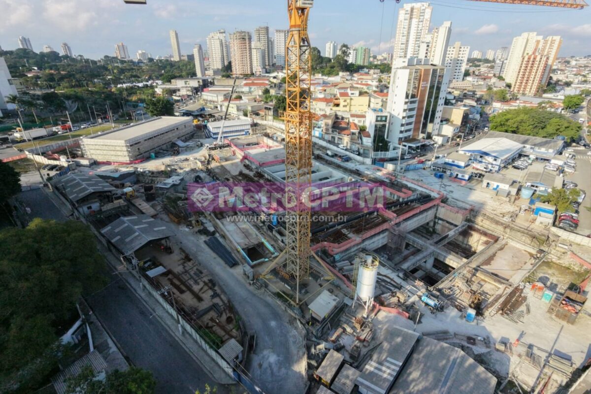 Vista aérea do canteiro de obras da estação Anália Franco