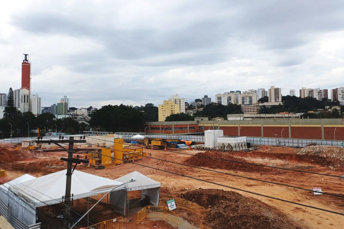 Obras da estação Taboão da Serra da Linha 4-Amarela