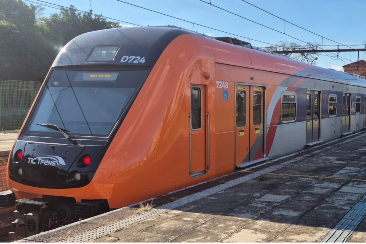 Trem da Linha 7-Rubi