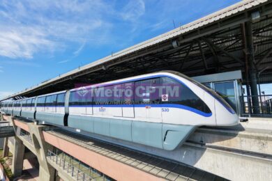 Trem S30 da Frota S durante testes na estação Jardim Colonial, Linha 15-Prata