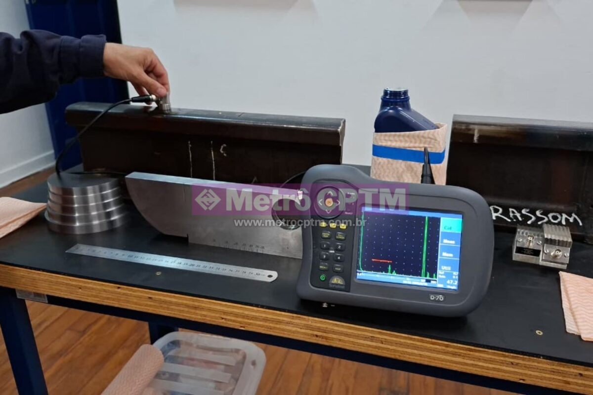Demonstração do escaneamento com equipamento em trilho, durante treinamento