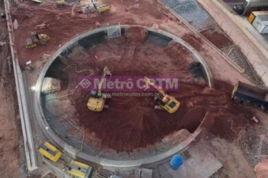 Escavação do poço número cinco onde será a nova estação Taboão da Serra, na Linha 4-Amarela