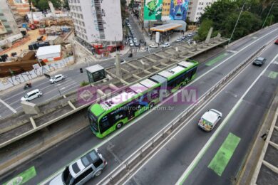 Ônibus elétrico no Corredor Verde da Avenida Nove de Julho, em São Paulo