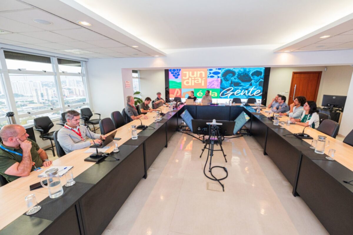 Reunião entre representantes da administração da cidade e TIC Trens