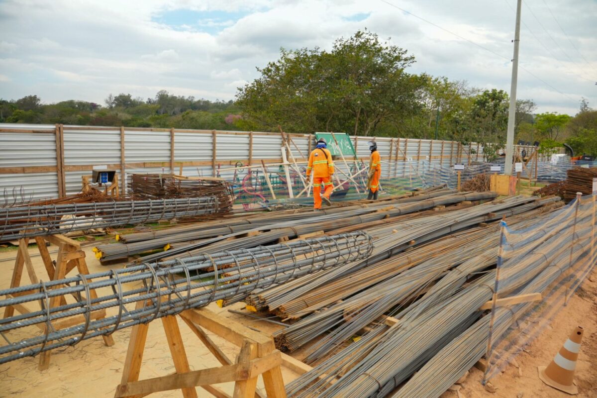 Trabalhadores das obras do TIC Eixo Norte