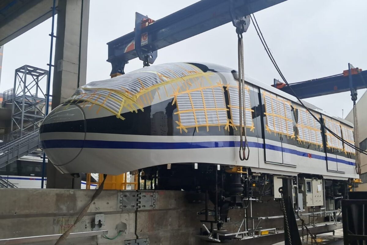 Trem N14 chega ao Pátio Oratório