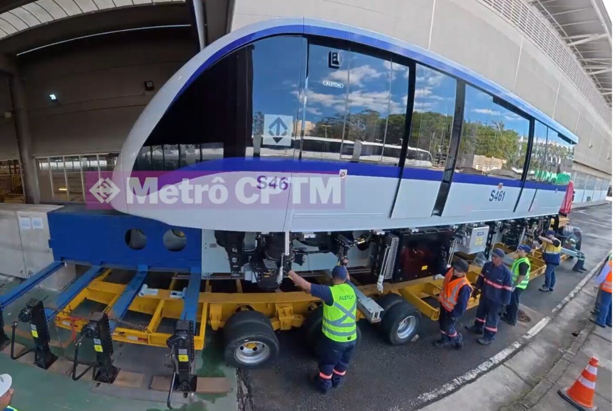 Trem S46 é encarrilado em Oratório
