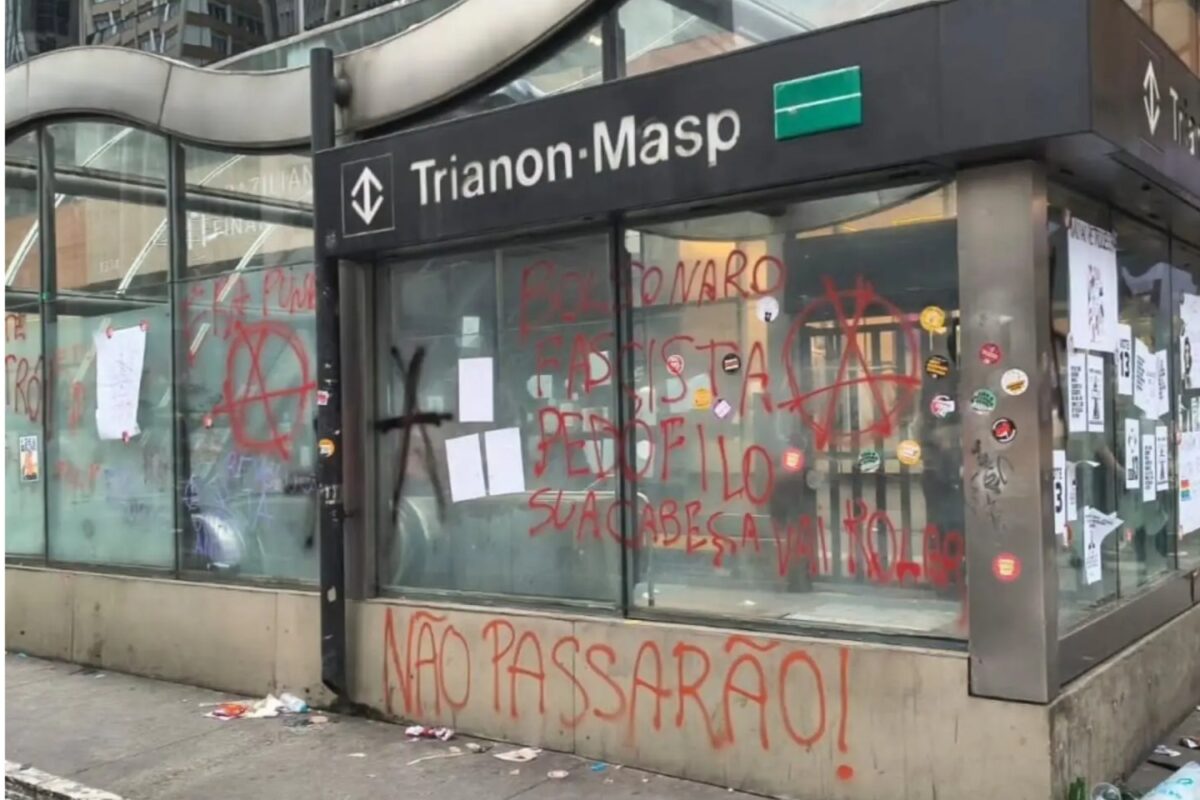 Acesso da estação Trianon-MASP após a manifestação