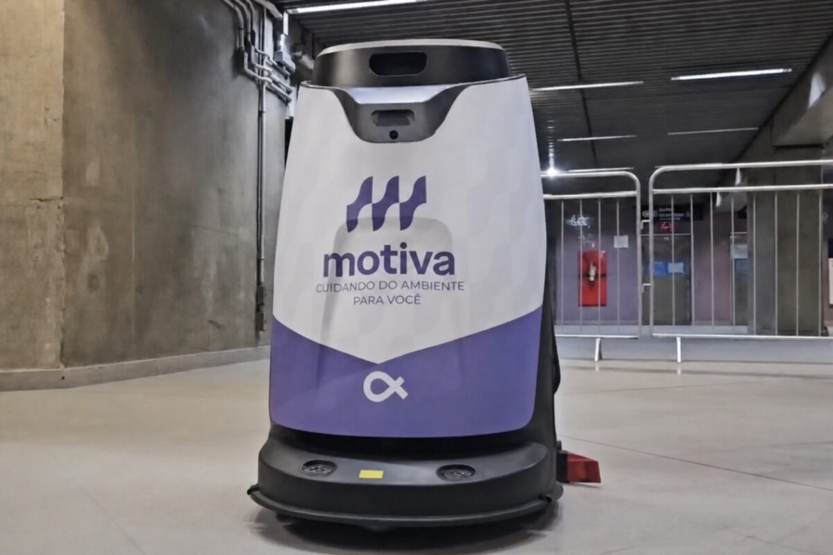 Robô empregado em limpeza na Linha 5-Lilás